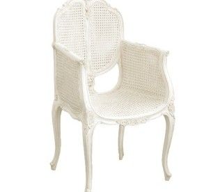 Ambiance château de province avec ce fauteuil canné blanc de Maison d’un Rêve…