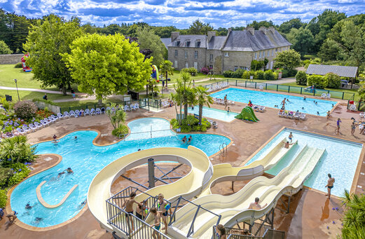 Trouver un camping avec parc aquatique couvert